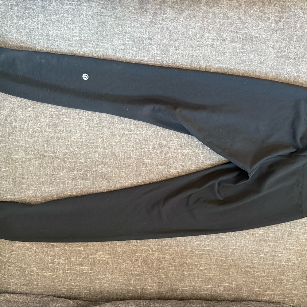 lululemon Black Leggings size 6. EUC. Inside tag ripped out.